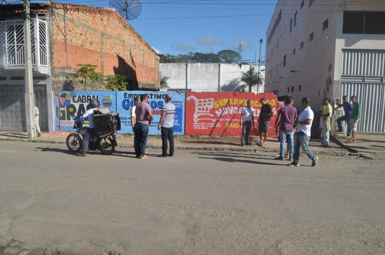Camacã: Prefeitura derruba muro da rua Carlos Gomes para nova via de acesso
